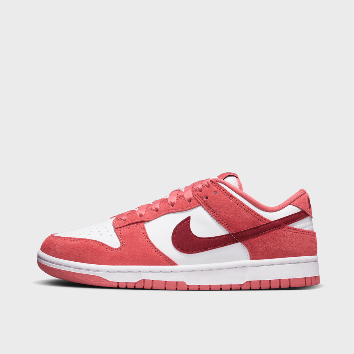 WMNS Dunk Low, NIKE, Footwear, white/team red/adobe/dragon red, taille: 40.5