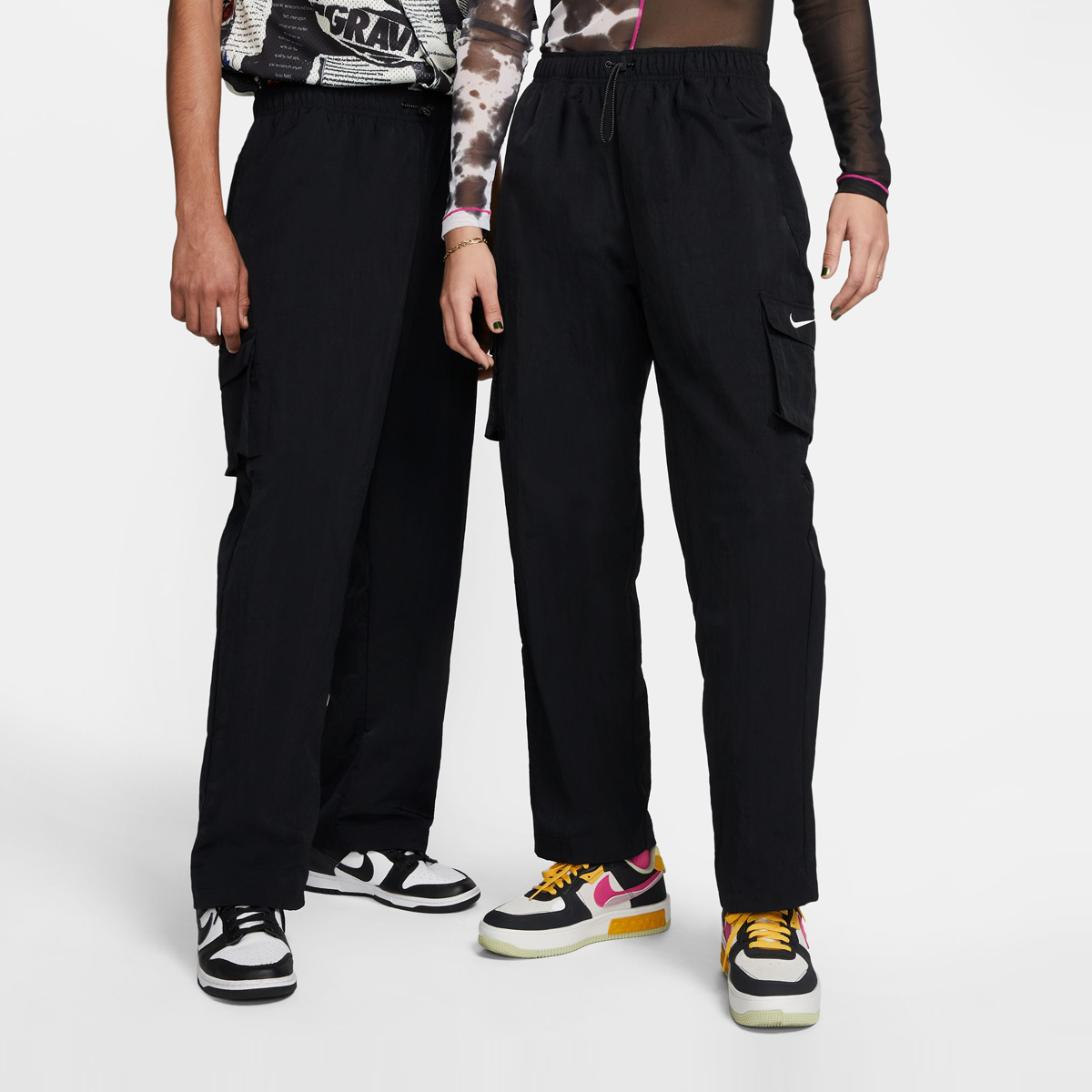 Sportswear Essential High-Rise Woven Cargo Pants, NIKE, Apparel, black/white, taille: M